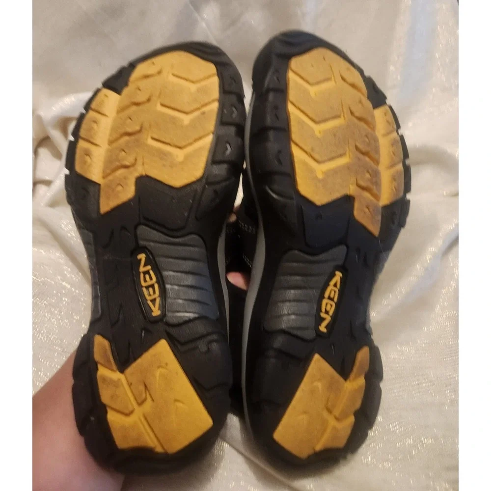 Men's Keen Newport H2 Water Sport Shoes Sandals Closed Toe Black Size 11.5